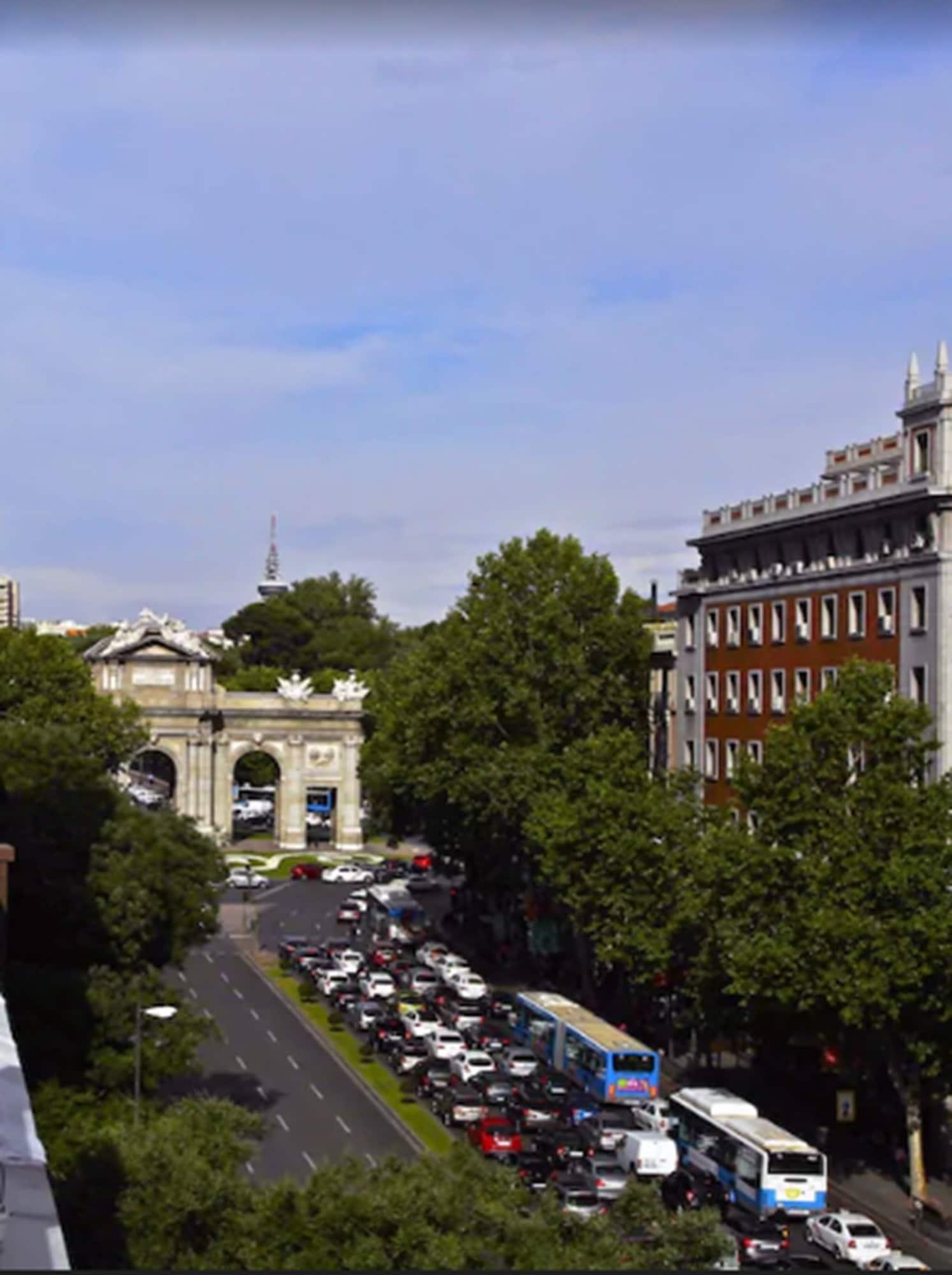 Boutike Cibeles Lägenhet Madrid Exteriör bild